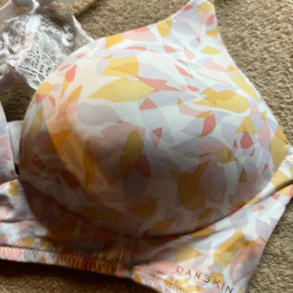 Danskin Intimates 38C Cream Yellow Peach Lace Back Lightly Padded Wireless (R) - Picture 2 of 6